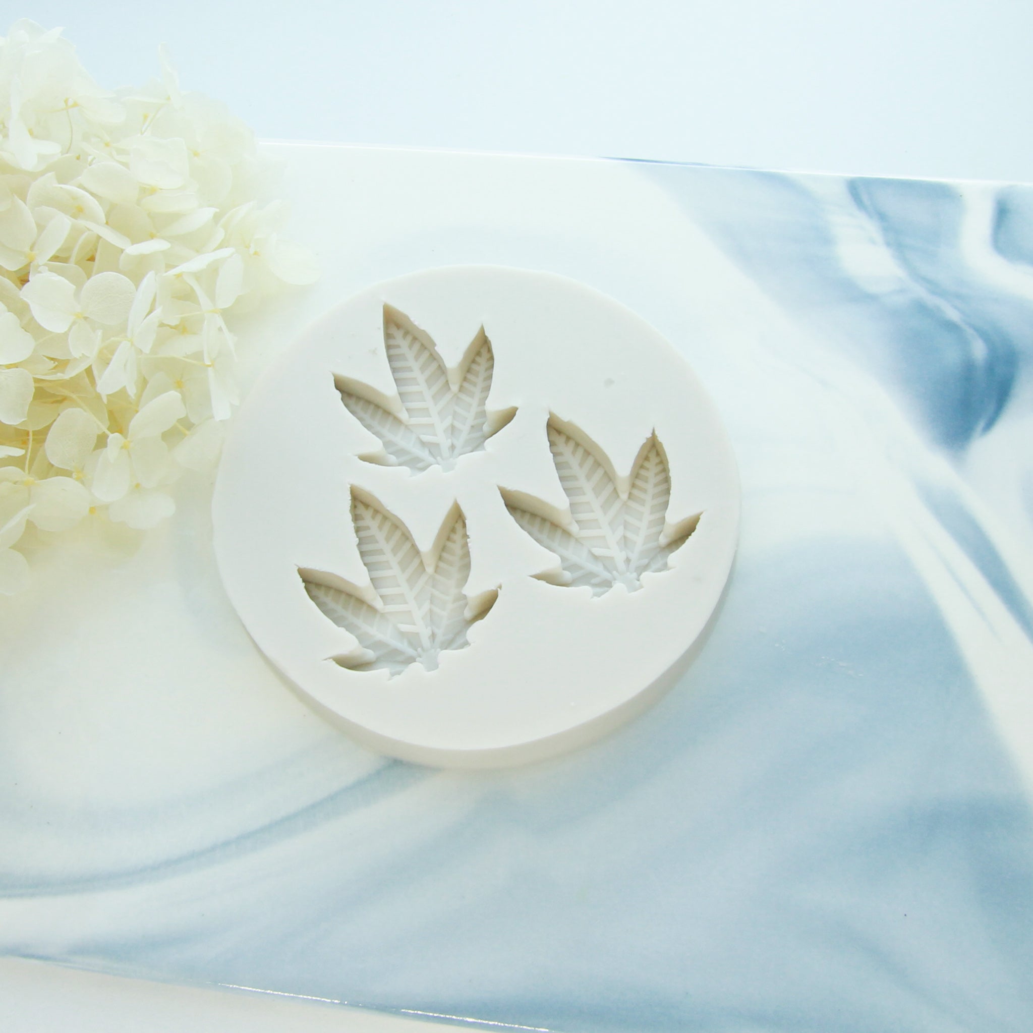 Dinosaur Leaves – Love and Maeve Sugarcraft