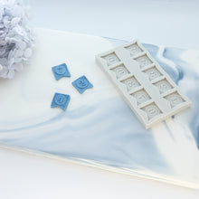 Load image into Gallery viewer, Letters and Numbers Silicon Mould - Square Bunting
